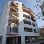 Elia Mini 6 * Larissa